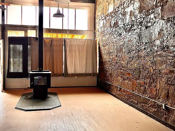 3rd image of 110 W Pacific Ave