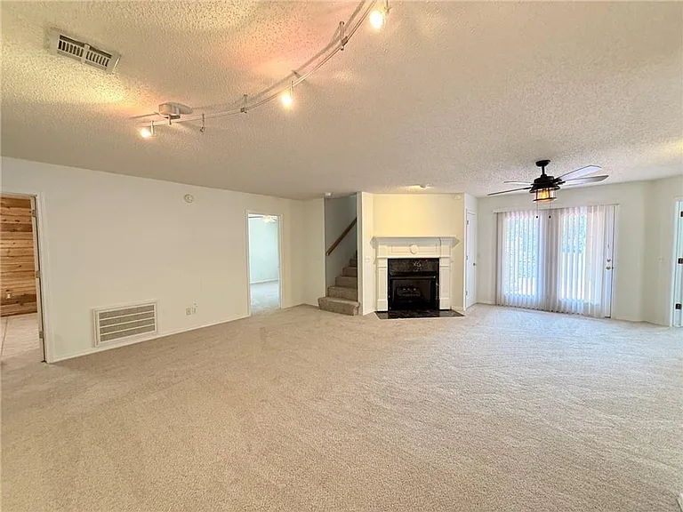 18033 Broadview — Photo 15
