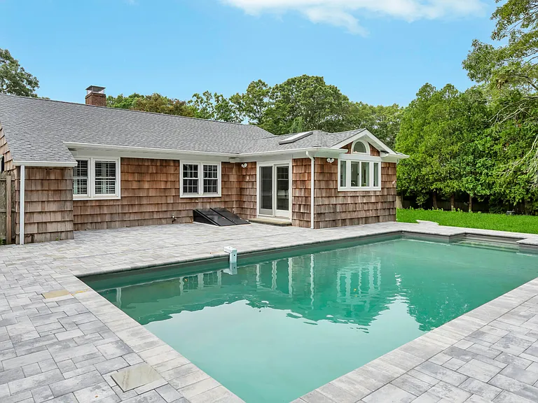 81 Roses Grove Rd — Photo 1