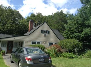43 Abbot Ln, Hicksville, NY 11801