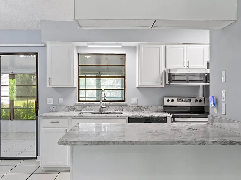 1205 S Flagler Ave — Photo 12