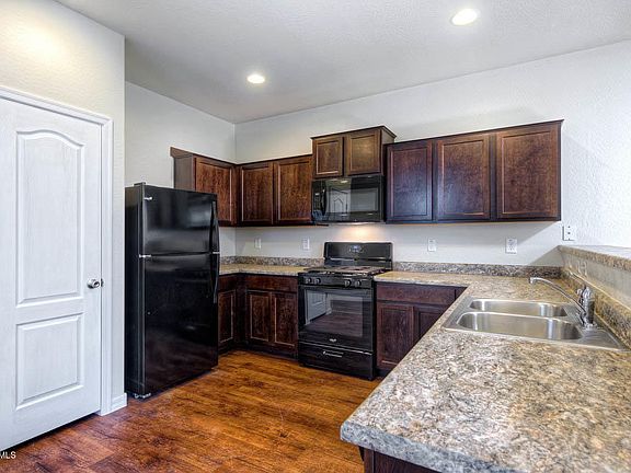 2nd image of 38152 W San Capistrano Ave