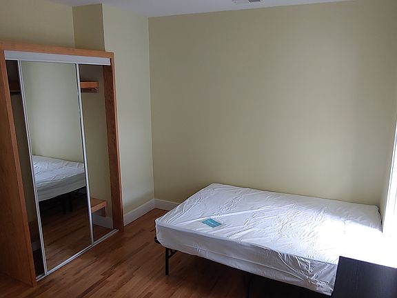3rd image of 903 E Huron St #2