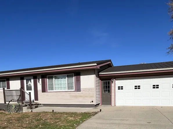 808 NE 10th St, Leon, IA 50144