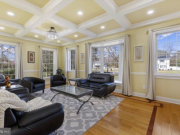 5th image of 535 Village Rd W