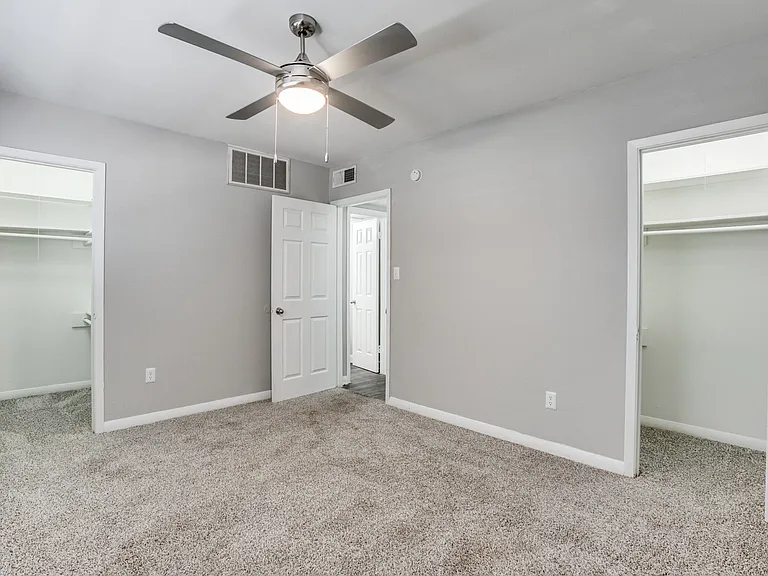 Bellaire Oaks Apartments — Photo 19
