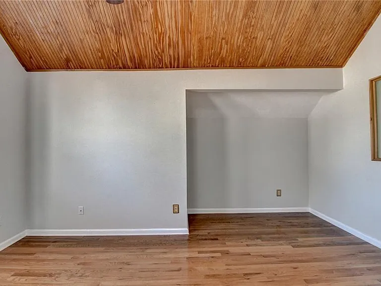 1112 Ashbury Dr — Photo 36