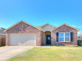 2220 Dillards Dr, Chickasha, OK 73018