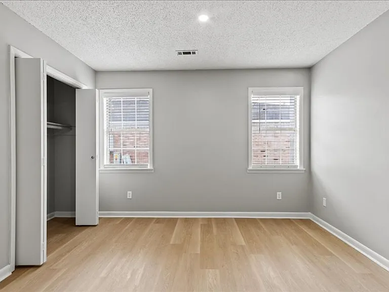 Swan Creek Apartments — Photo 24