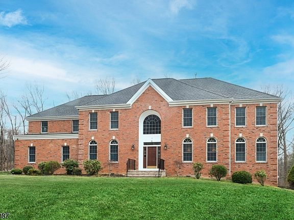 3rd image of 5 Sherwood Ct