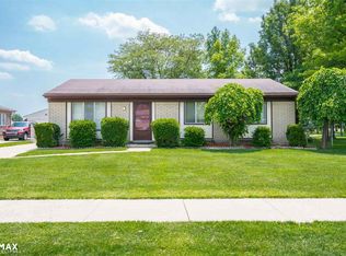 15666 Craig Dr, Fraser, MI 48026