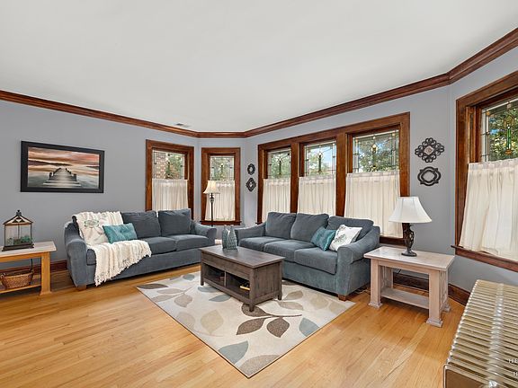 3rd image of 5849 N Mulligan Ave
