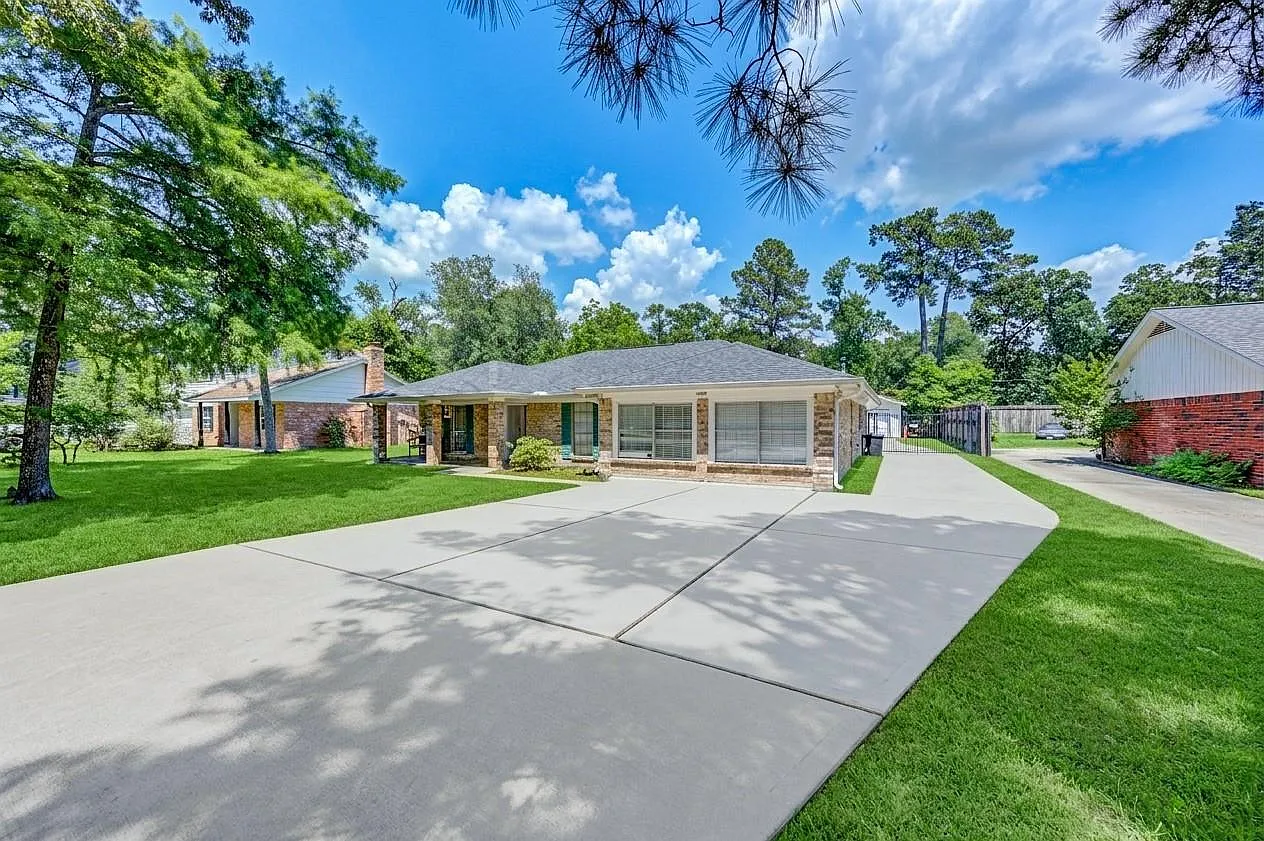4 bed, 2.0 bath, 1969 sqft, $2,500 — Photo 2
