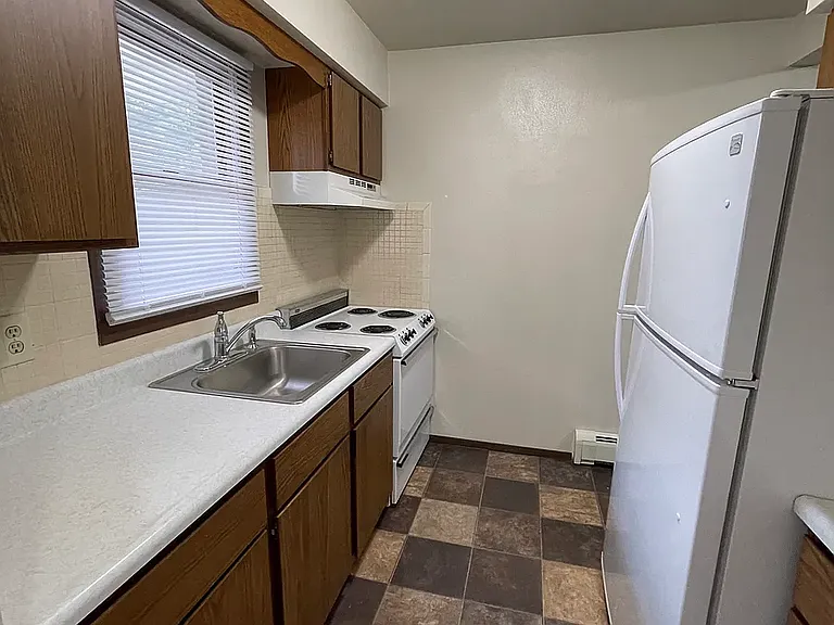 829 N Cherry St — Photo 5