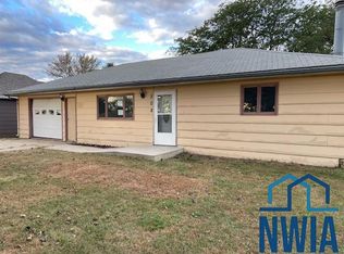 208 N 9th St, Plainview, NE 68769