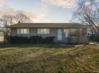 36460 Tarpon Dr, Sterling Heights, MI