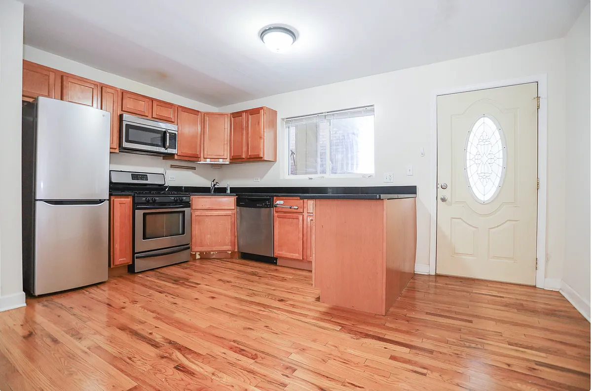Building Photo - 6414 N Ridge Blvd #3K
