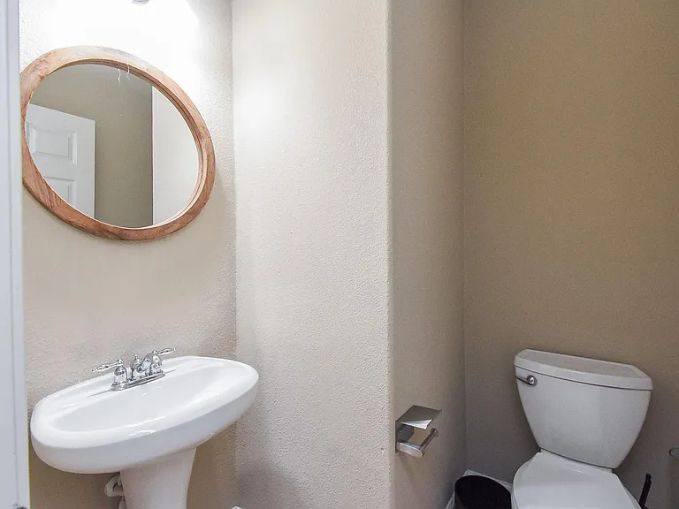 16915 Locust Springs Dr — Photo 34