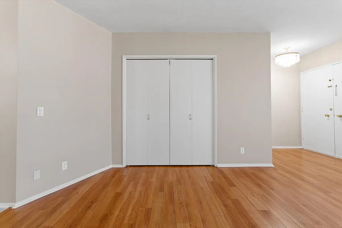 3 bed, 1422 sqft, $3,950 — Photo 3