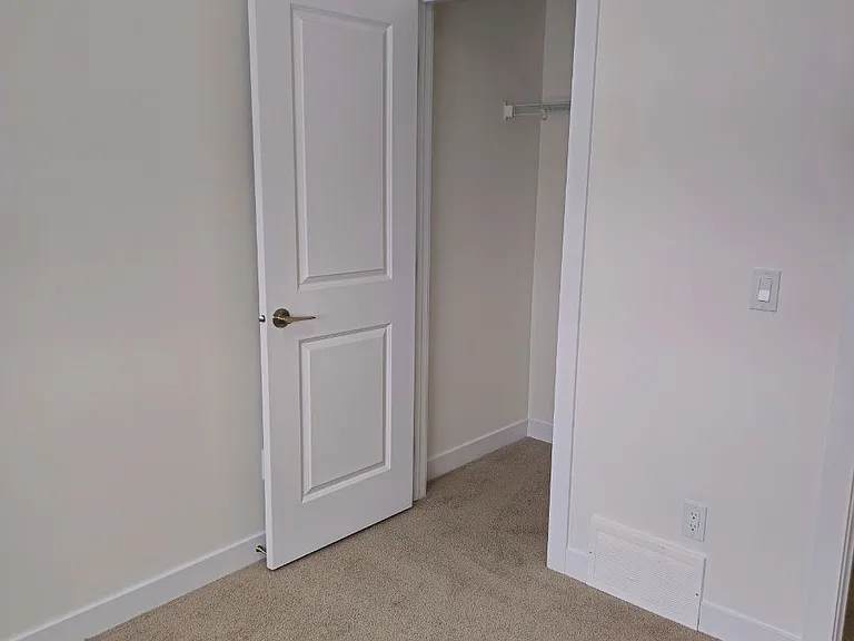 63 Fenwyck Blvd — Photo 24