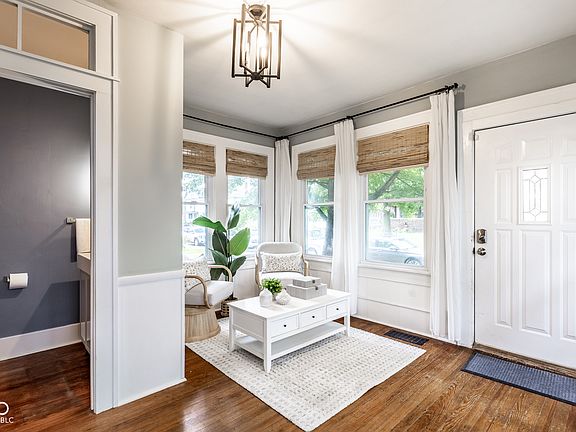4th image of 4144 Broadway St
