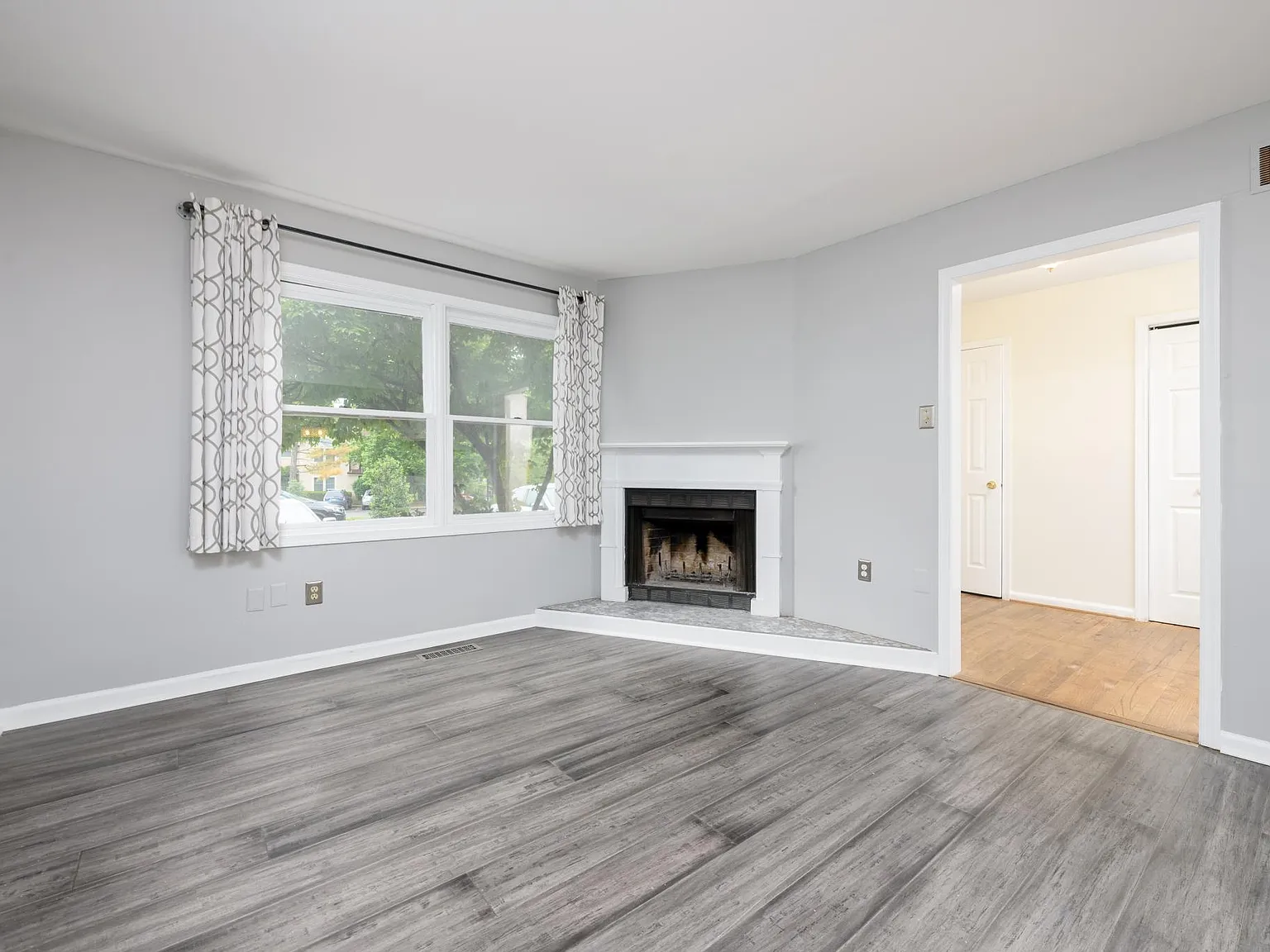 4 bed, 2.5 bath, 2035 sqft, $3,300 — Photo 4