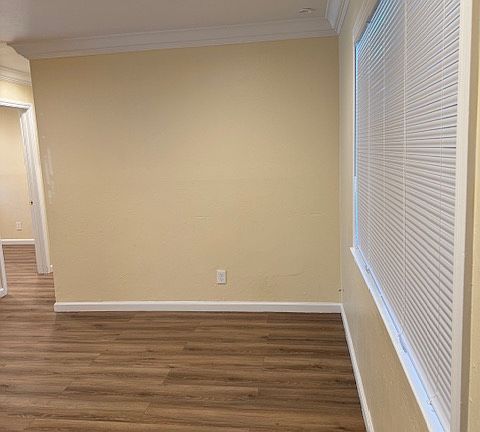 2nd image of 217 Dumbarton Ave #217