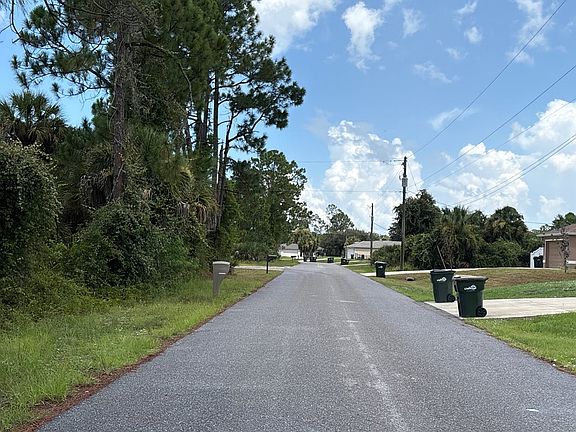 4th image of 3190 Darius Ave