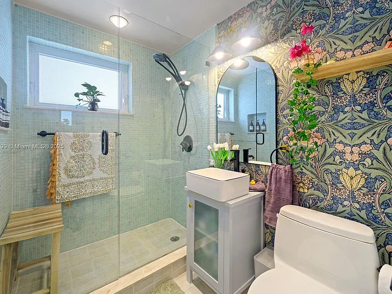 315 Van Buren St #104B — Photo 10