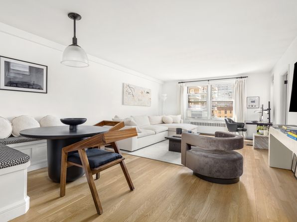 60 E 9th St APT 638
