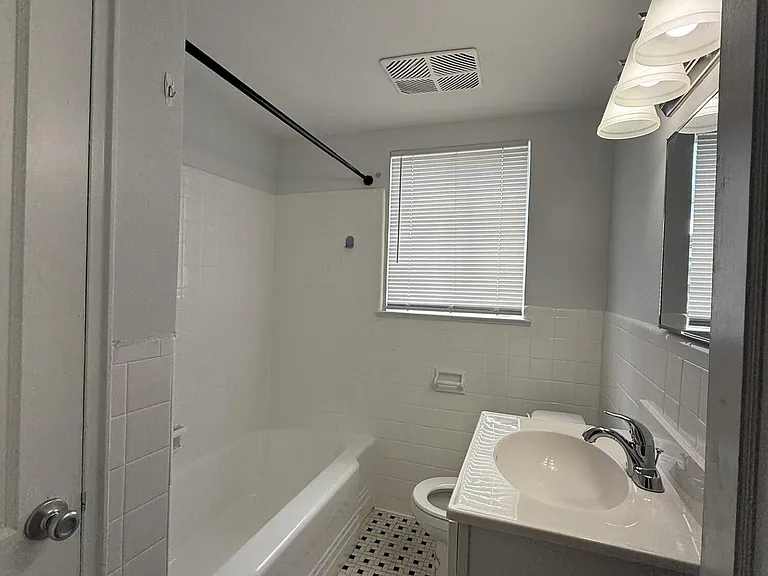 2331 Memorial Ave SW #10 — Photo 6