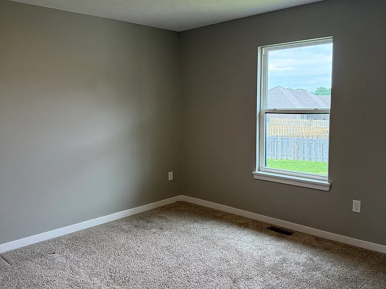 709 E Penzance Cir — Photo 14
