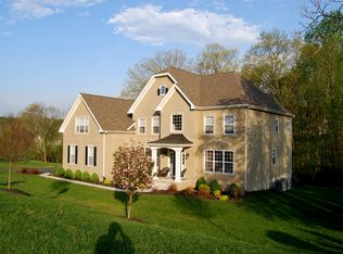 230 S Deer Run Dr, Lincoln University, PA 19352