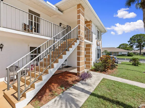 533 S Lakes End Drive #D2, Fort Pierce, FL 34982