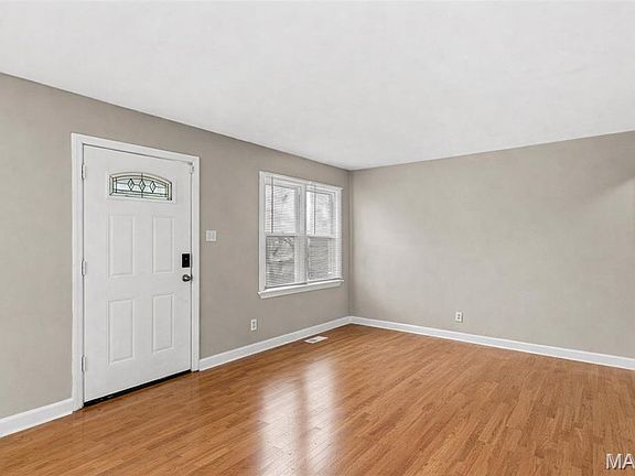 3rd image of 195 Saint Luke Dr