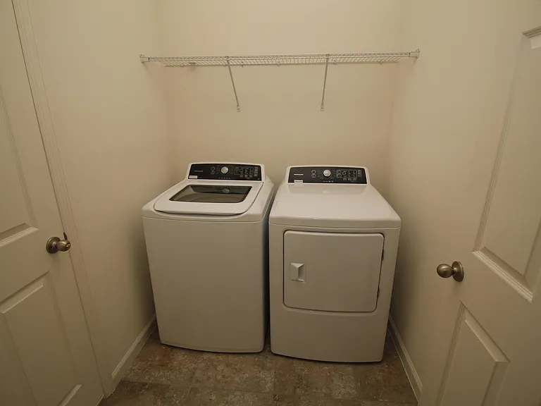 561 Dillard Dr SE — Photo 16