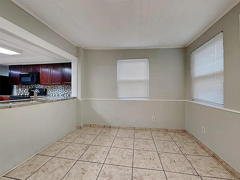 1504 Carnation Dr — Photo 8