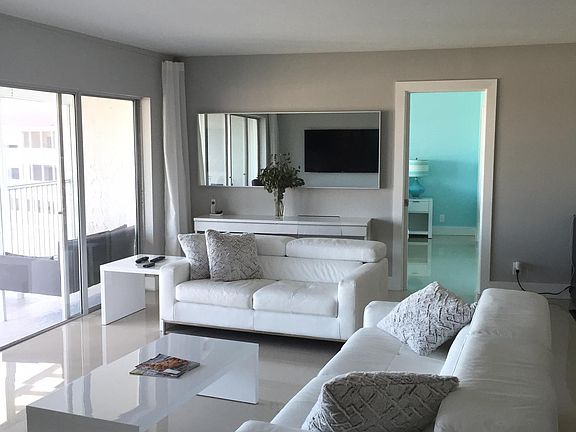 5th image of 1523 E Hillsboro Blvd APT 1031