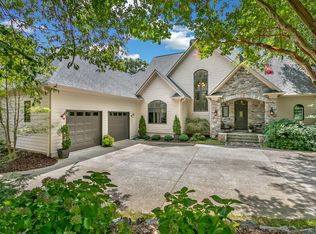 34 Raven Rd, Landrum, SC 29356