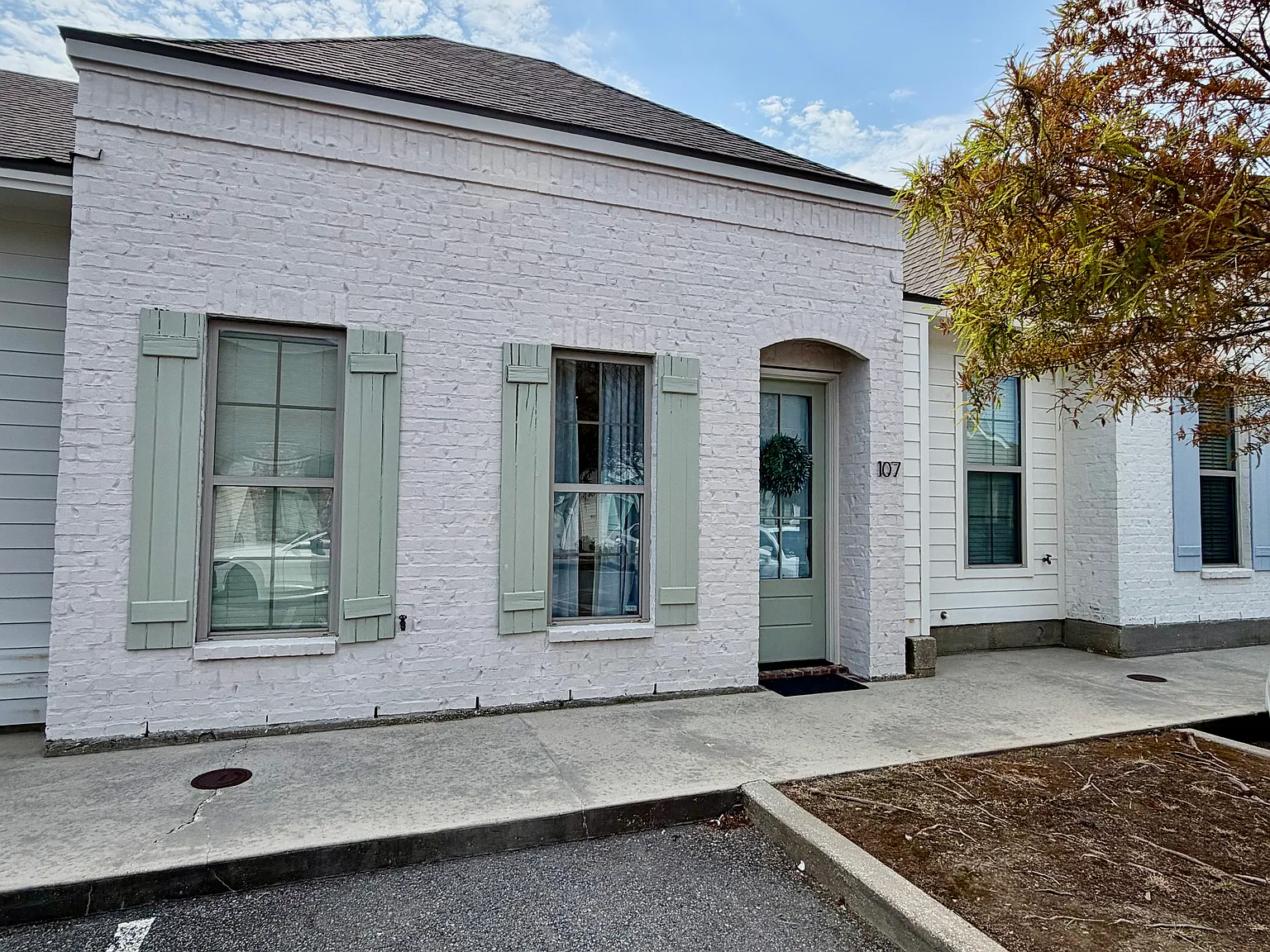 3 bed, 1292 sqft, $2,400 — Photo 2