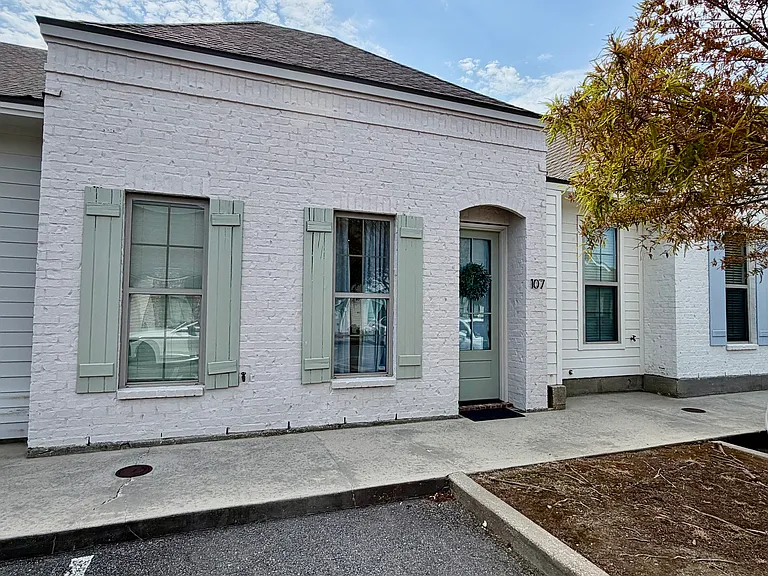 107 Rue Argenteuil Rd — Photo 2