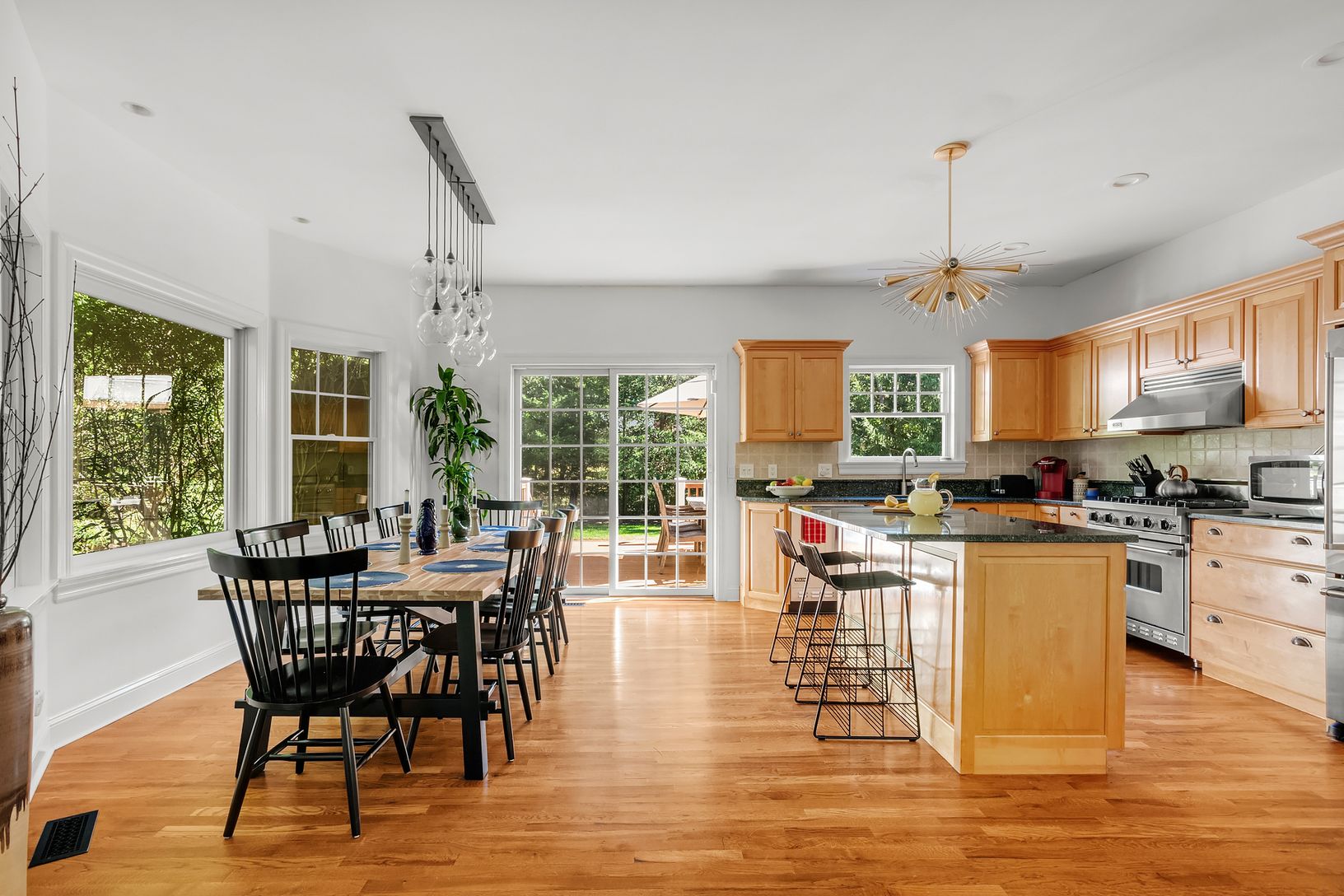  Kitchen-Dining