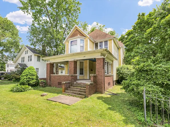 319 W Market St, Farmer City, IL 61842
