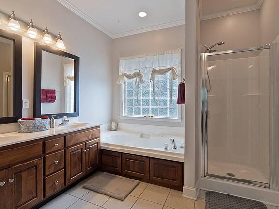 5th image of 9648 Homewood Cir
