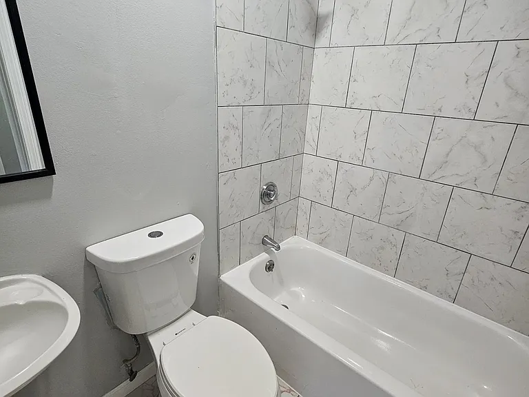 150 W Main St #4 — Photo 11