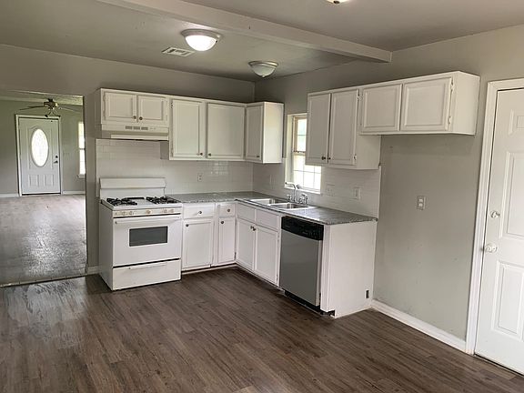 3rd image of 801 N Tucker Ave