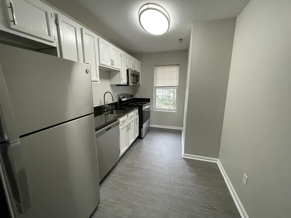 68-70 W Main St, Milford, CT 06460