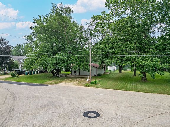 3rd image of 3646 Algonquin Blvd