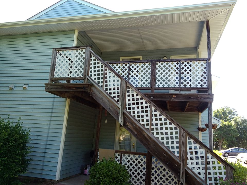 206 Thalia St Stairway and B