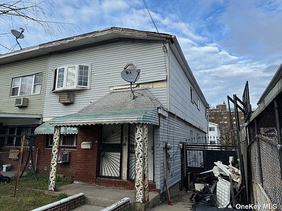 3rd image of 703 Pine St E